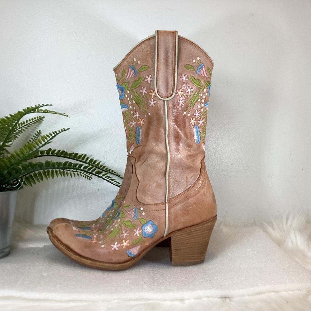 CENTO X CENTO RARE ITALY LEATHER EMBROIDERED BOOTS EUR SZ 36 US SZ 6